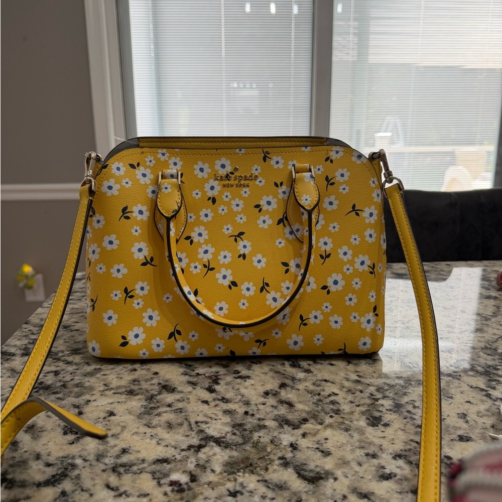 KATE SPADE Darcy Small Fleurette Floral (daisy) convertible Crossbody/satchel - Picture 2 of 5